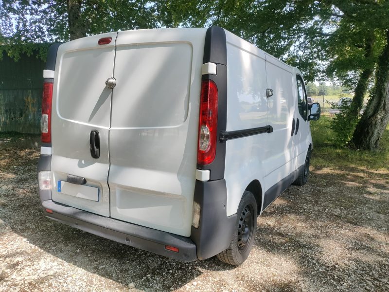 <h1>RENAULT TRAFIC 2,0 DCI 115 CH Grand confort</h1>