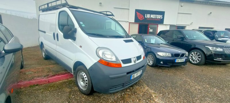 <h1>RENAULT TRAFIC II Camionnette 2004</h1>