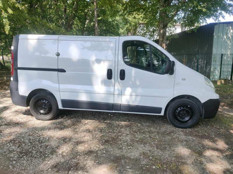 <h1>RENAULT TRAFIC 2,0 DCI 115 CH Grand confort</h1>